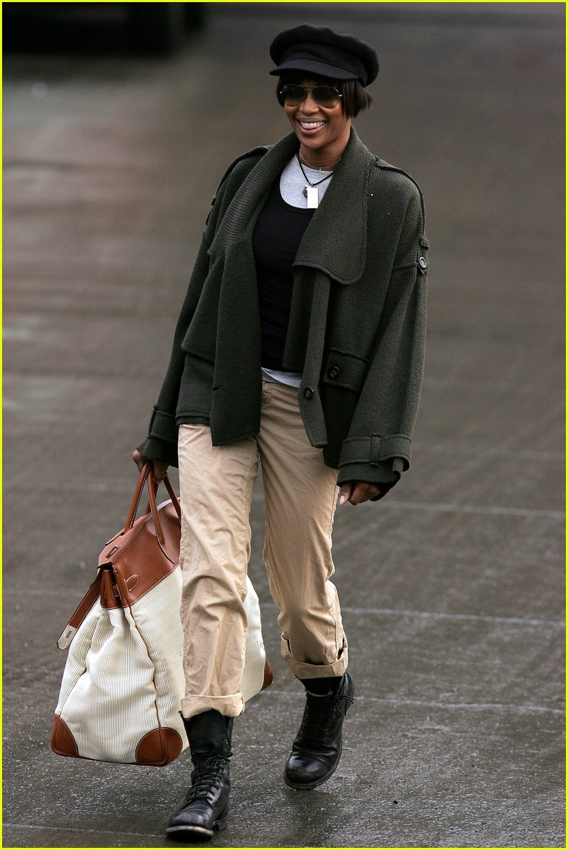 Full Sized Photo of naomi campbell community service last day 08