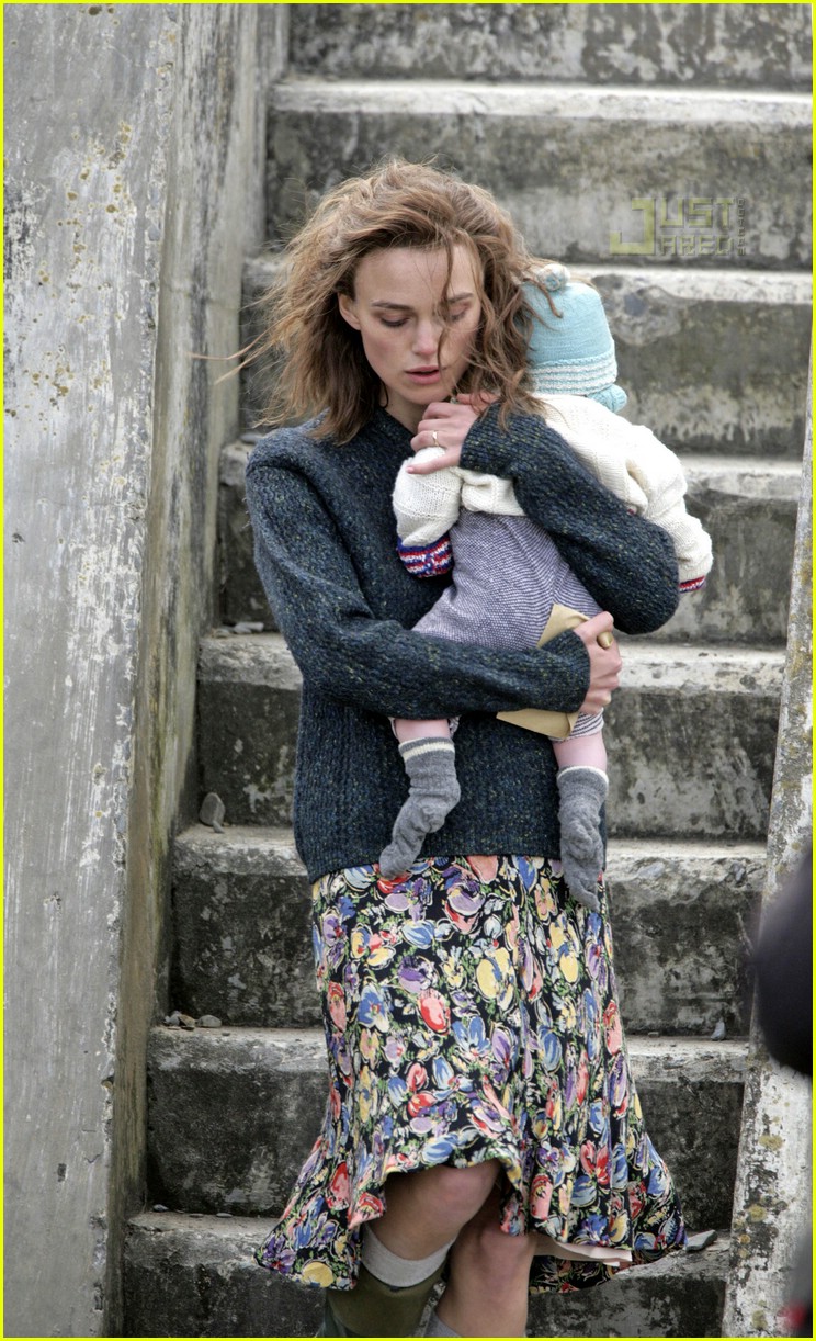 03 keira knightley carrying baby