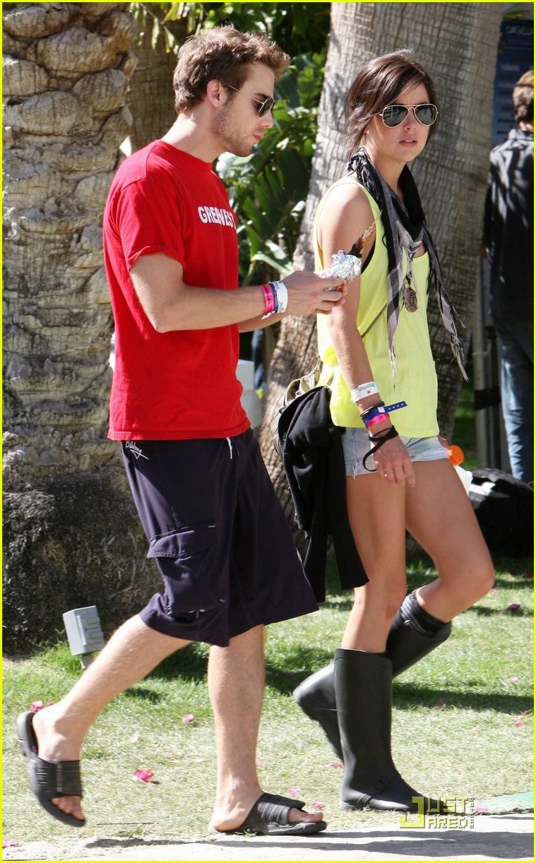 Jessica Stroup couple