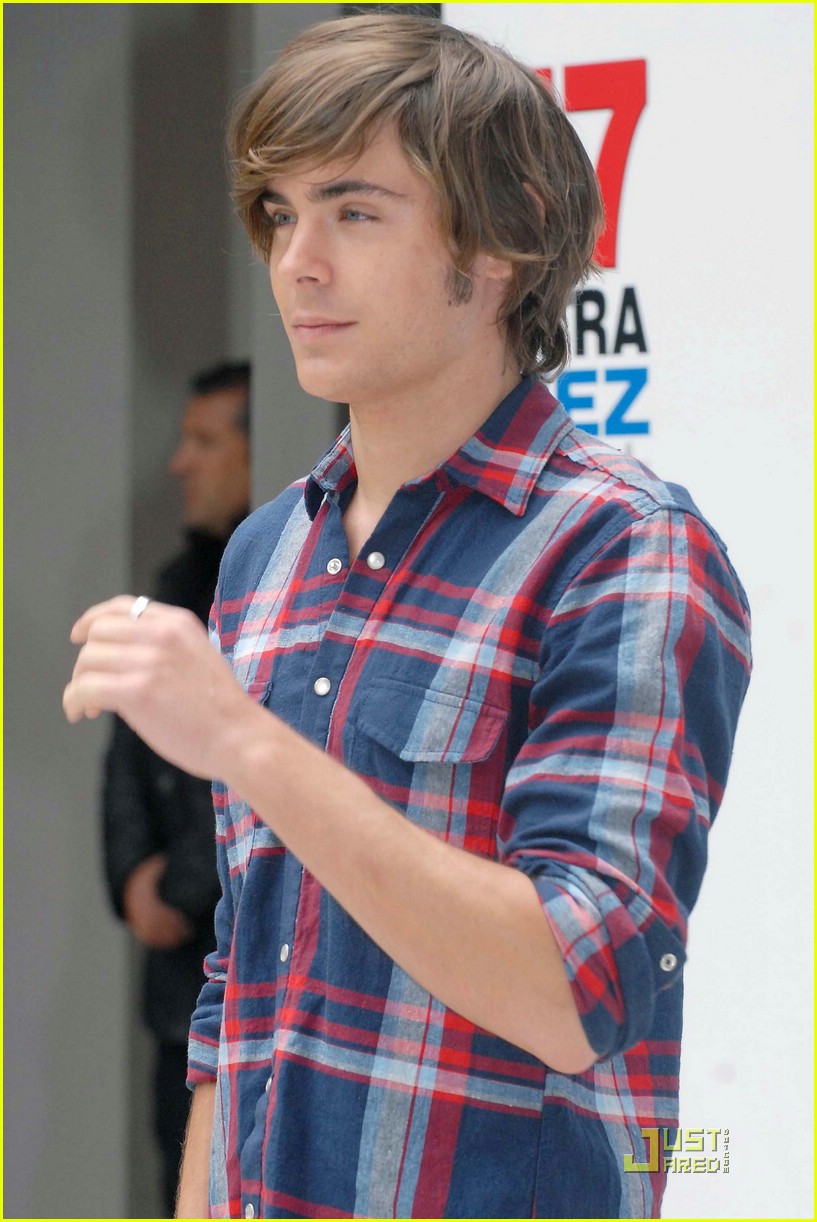 Zac Efron Slicks His Hair Back Photo 1886181 Zac Efron Pictures