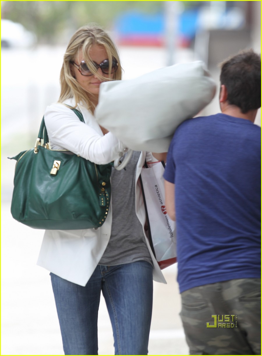 http://cdn03.cdn.justjared.com/wp-content/uploads/2010/06/arod-cameron/a-rod-cameron-diaz-serafina-05.jpg