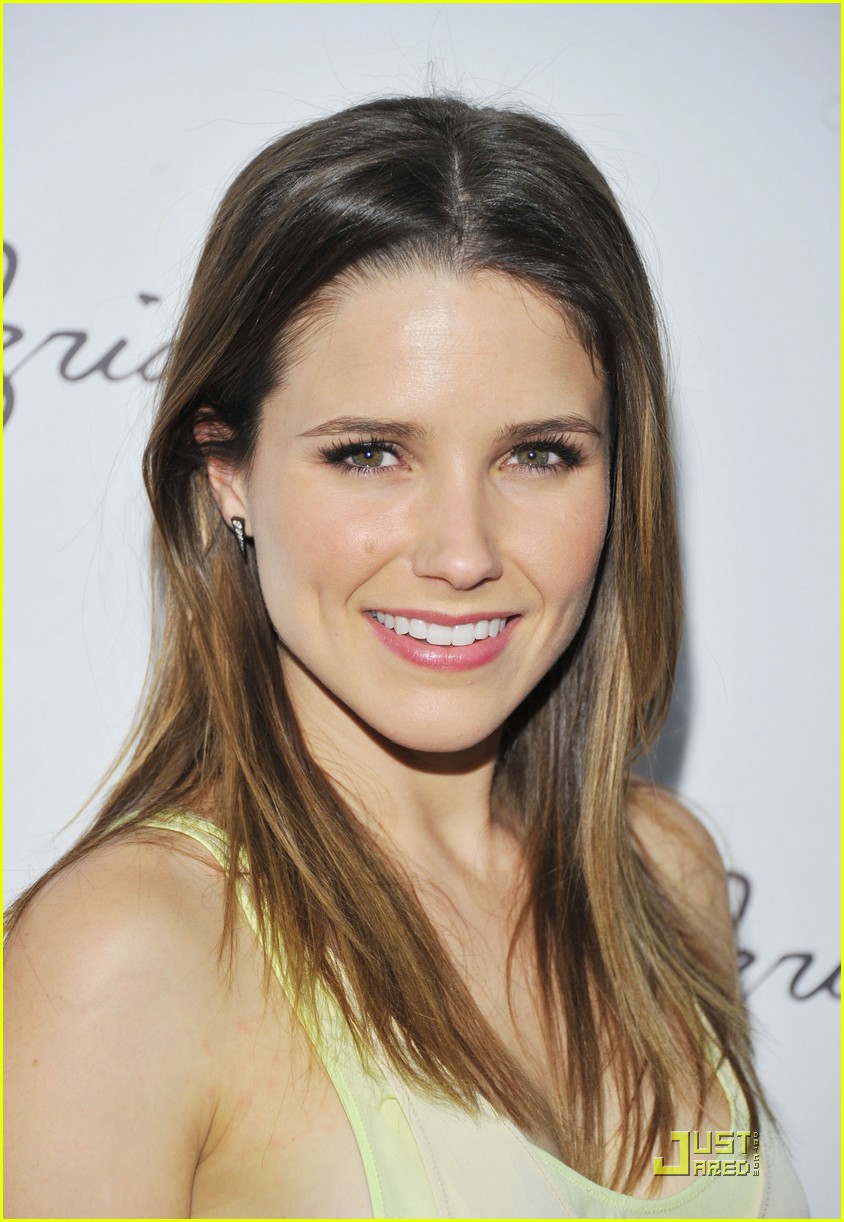 Sophia Bush Backstage With Max Azria Photo 2519628 Jennifer