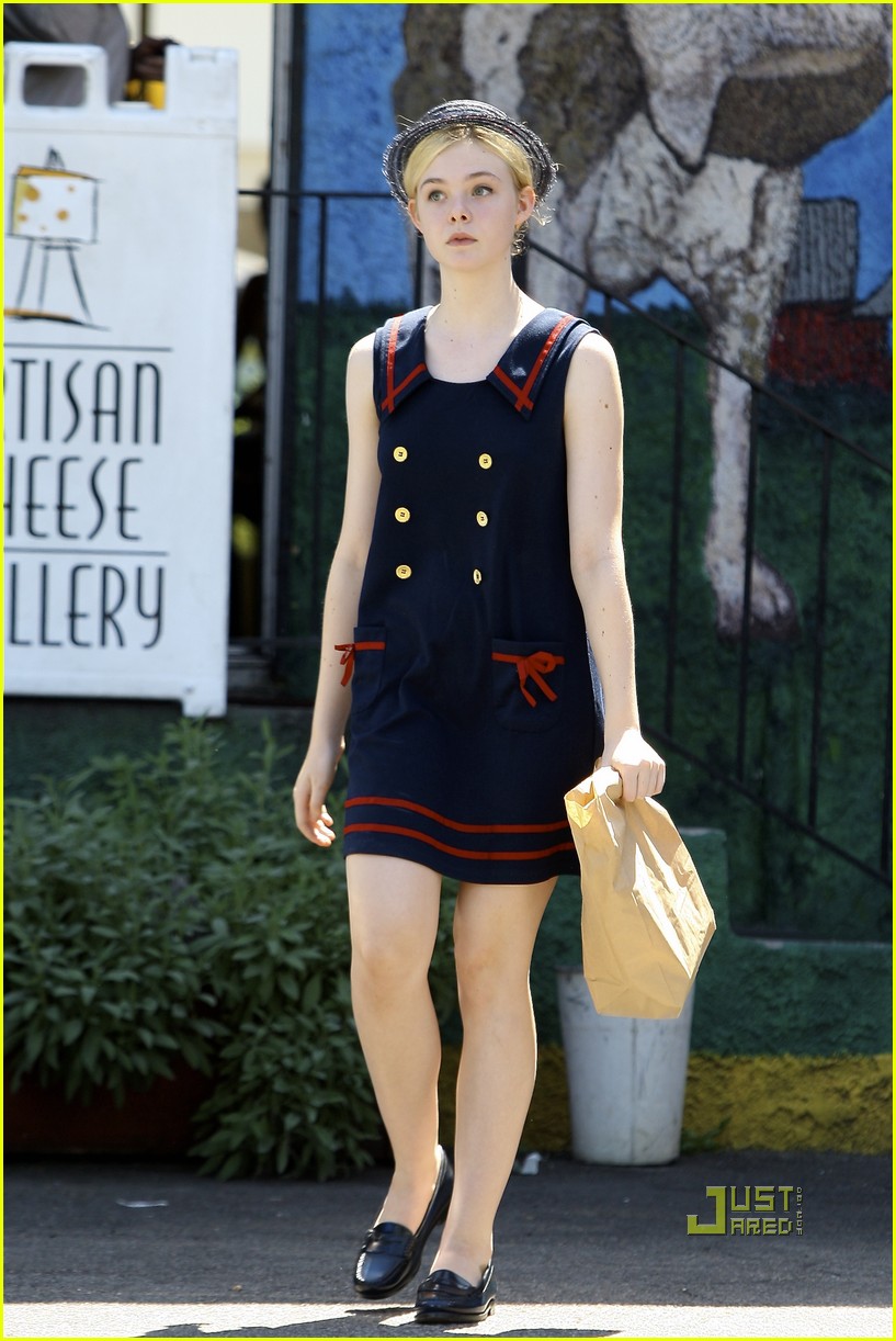 elle fanning sailor dress 15