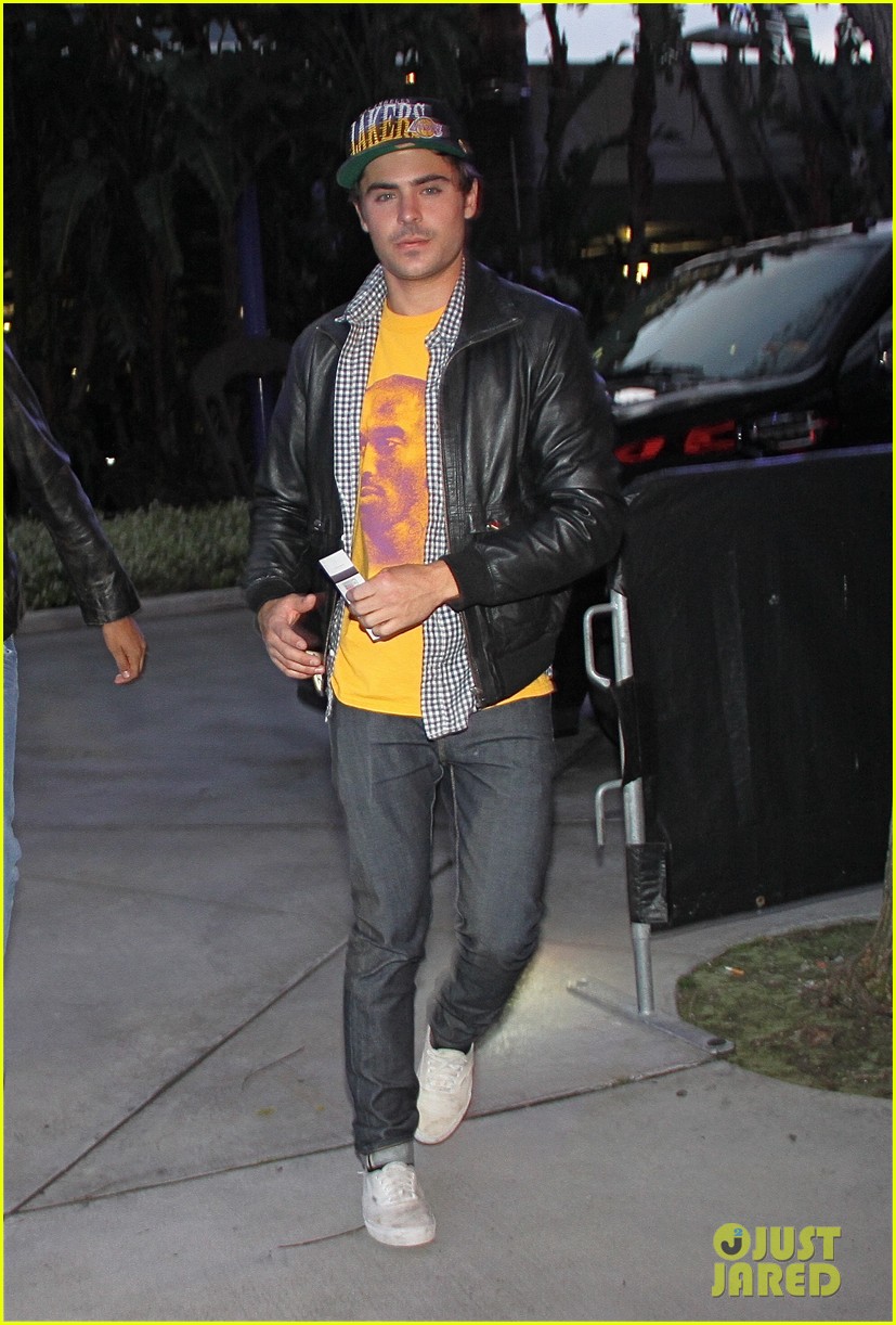 Zac Efron Kobe Bryant TShirt at Lakers Game! Photo 2661300 Kanye West, Kim Kardashian, Zac