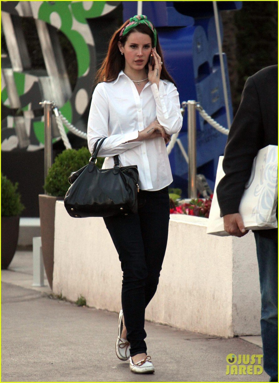 lana-del-rey-cannes-france-04a.jpg