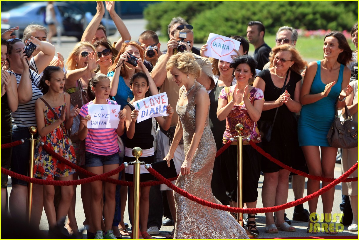 naomi watts caught in flight