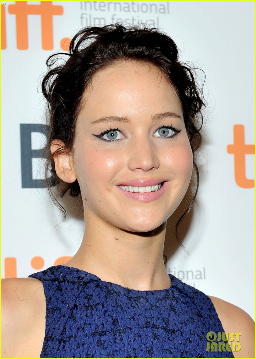 jennifer-lawrence-pines-premiere-at-tiff-02.jpg