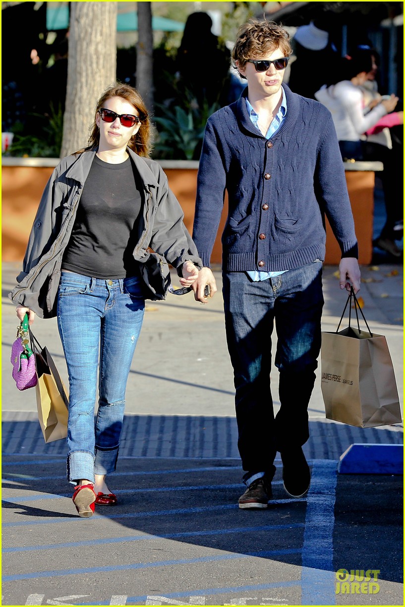 http://cdn03.cdn.justjared.com/wp-content/uploads/2012/11/roberts-friday/emma-roberts-evan-peters-black-friday-shopping-couple-12.jpg