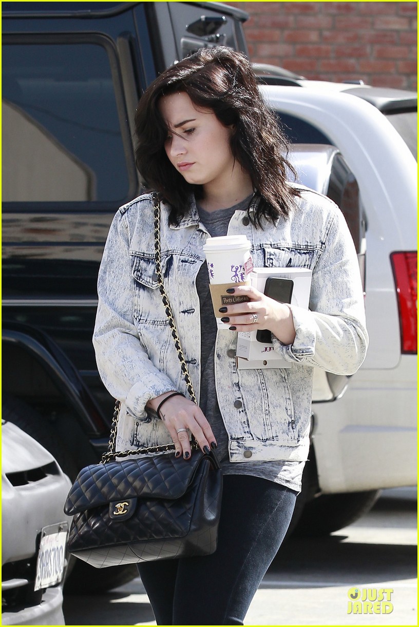 Demi Lovato Short Hair Raising Coffee Stop Photo 2831391 Demi