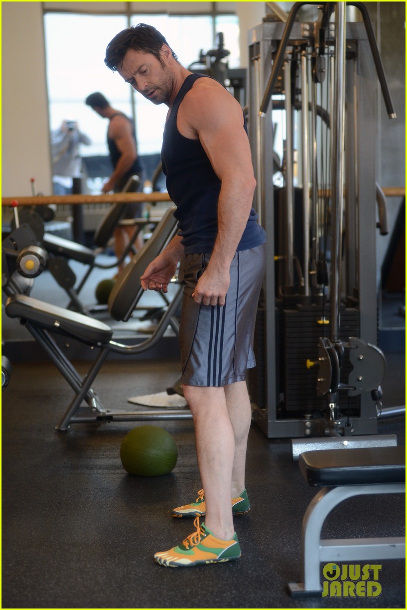 hugh-jackman-bulging-bicep-workout-20.jp