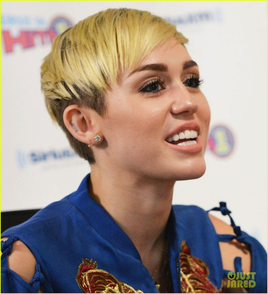 Miley Cyrus: New Hairdo for SiriusXM Visit!: Photo 2899572 | Miley