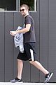 robert pattinson bulks up at workout session 03