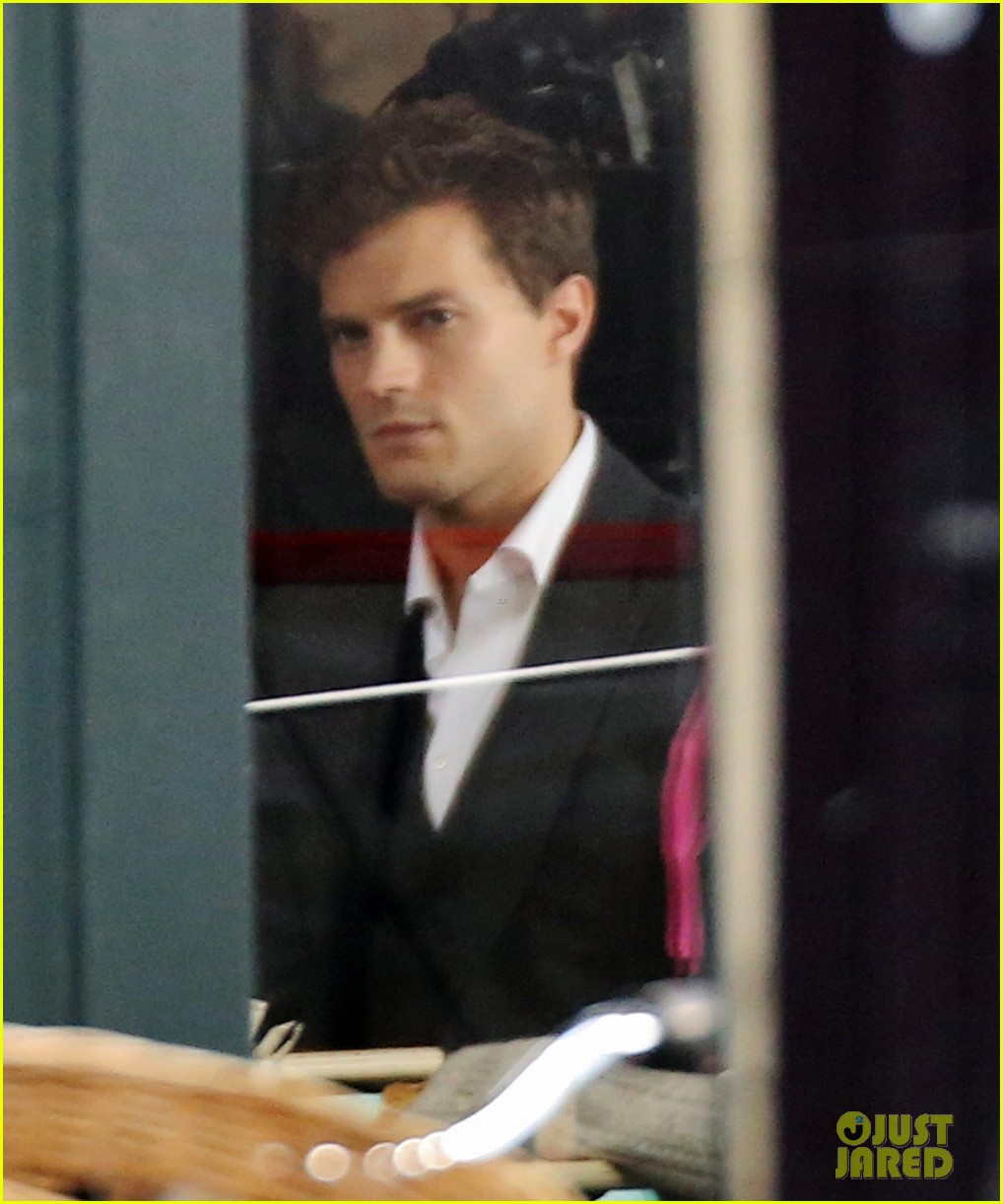 jamie dornan filming fifty shades of grey first photos on set 04