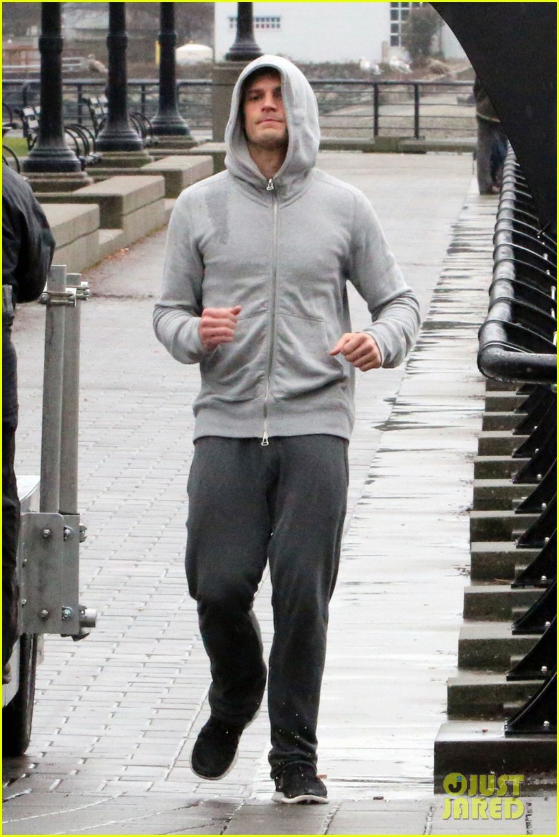 jamie dornan is head to toe grey for fifty shades of grey jogging scene 02