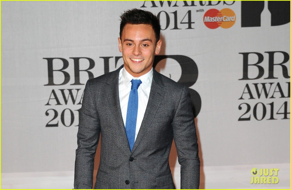 tom daley brit awards 2014 red carpet 02