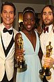 jennifer lawrence tries to steal lupita nyongos oscar backstage see the funny photo 04