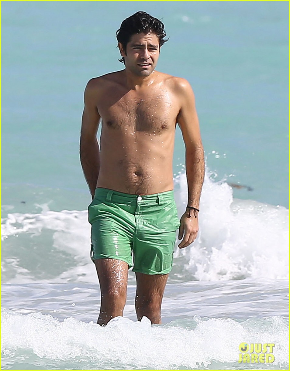 Adrian Grenier Shows Off Shirtless Beach Body in Miami 