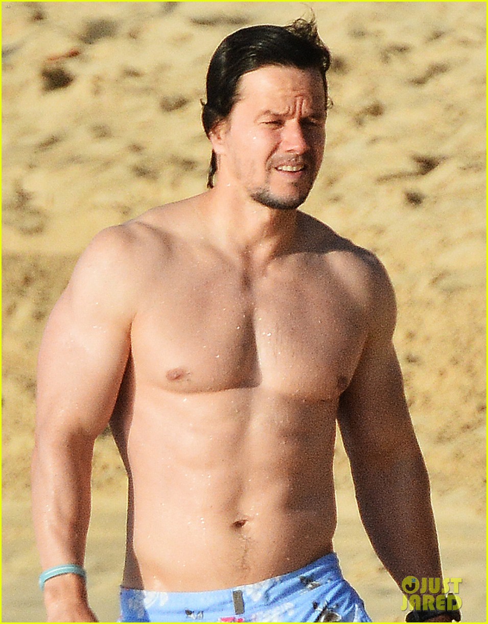 mark-wahlberg-goes-shirtless-in-fourth-s.