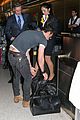 justin theroux buff arms lax airport 05