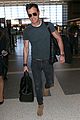 justin theroux buff arms lax airport 13