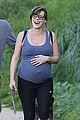 milla jovovich pregnant hike 02