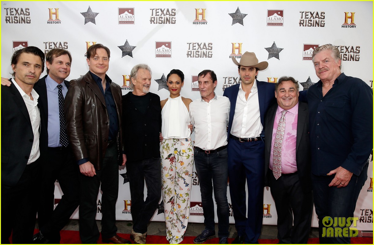 Cynthia Addai Robinson and Olivier Martinez at "Texas Rising" Premiere