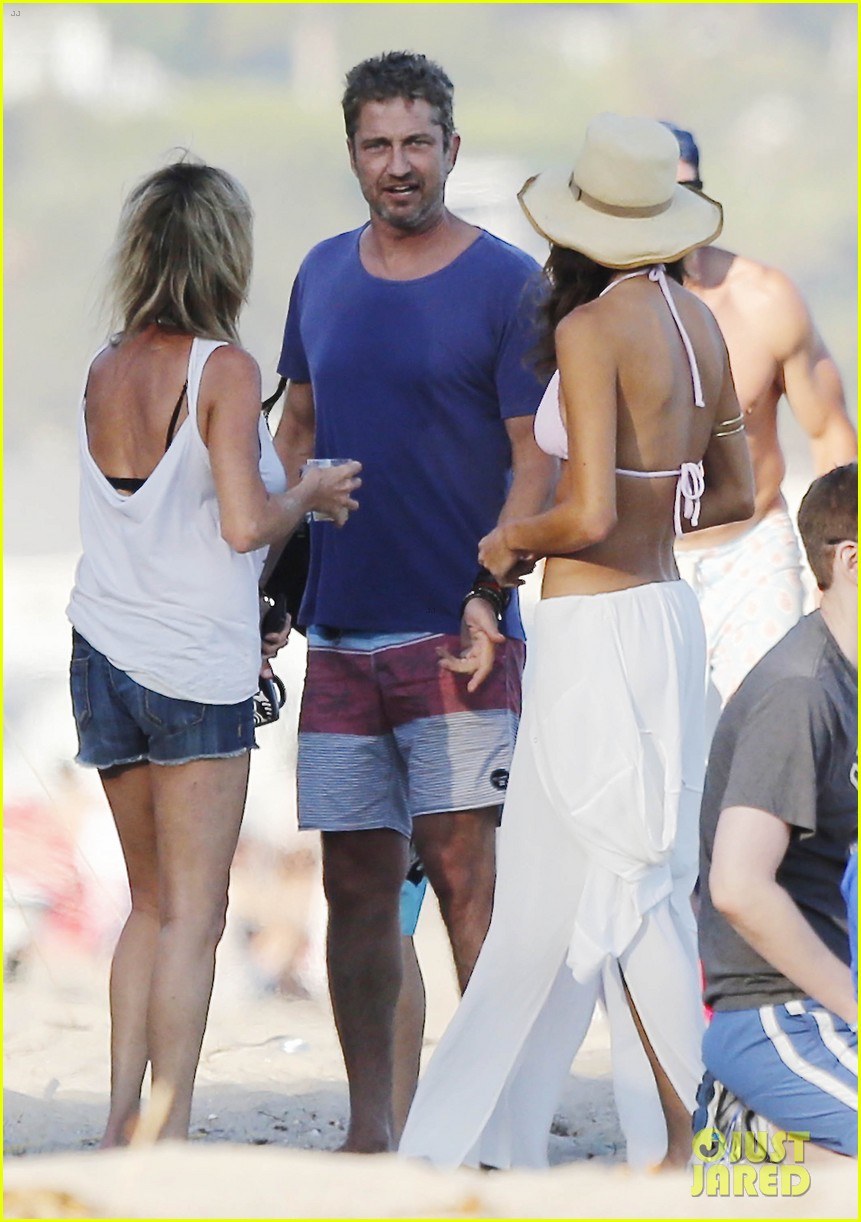 Gerard Butler Parties on the Beach for Fourth of July With 