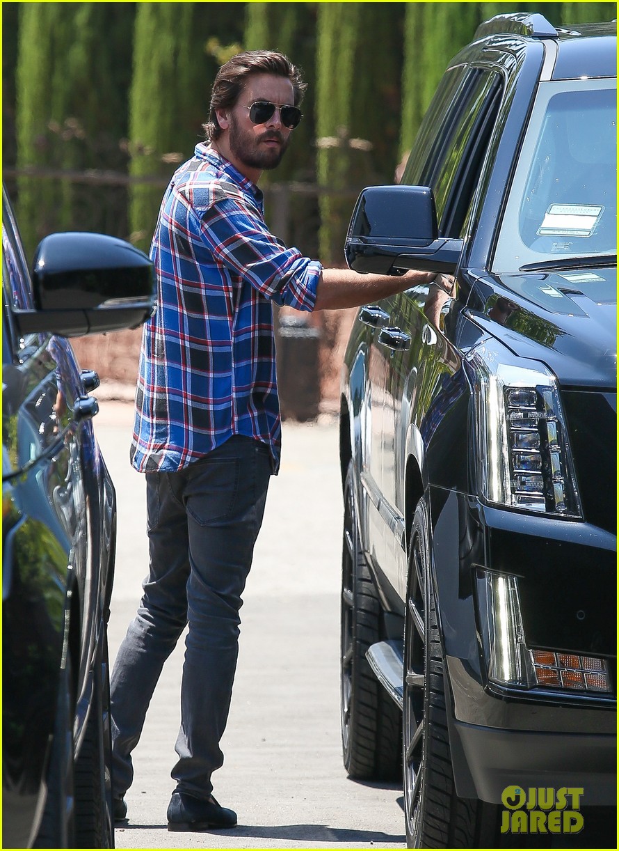 scott disick grabs lunch with kourtney kardashian and the kids 01
