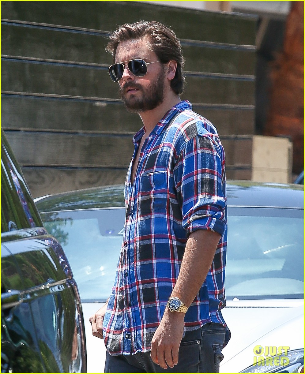 scott disick grabs lunch with kourtney kardashian and the kids 01