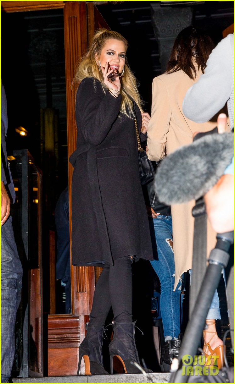 khloe kardashian reveals why her brother rob lives with her 01