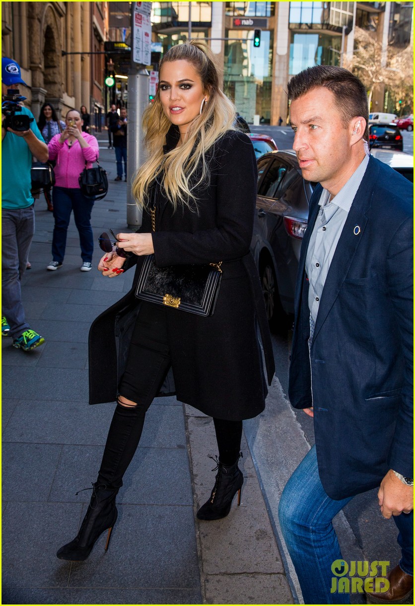 khloe kardashian reveals why her brother rob lives with her 01