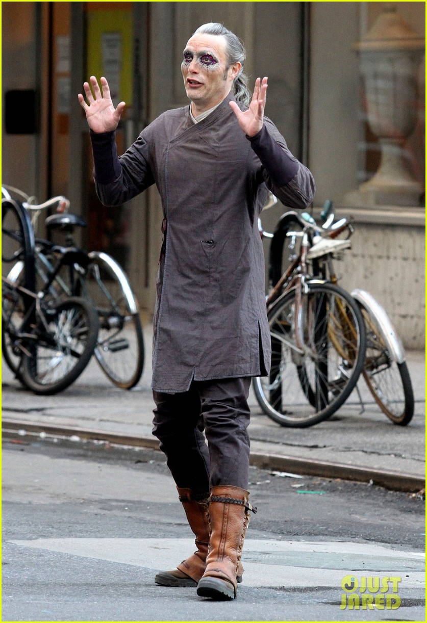mads-mikkelsen-benedict-cumberbatch-dr-strange-set-14.jpg