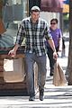 ashton kutcher memorial day food pickup 05