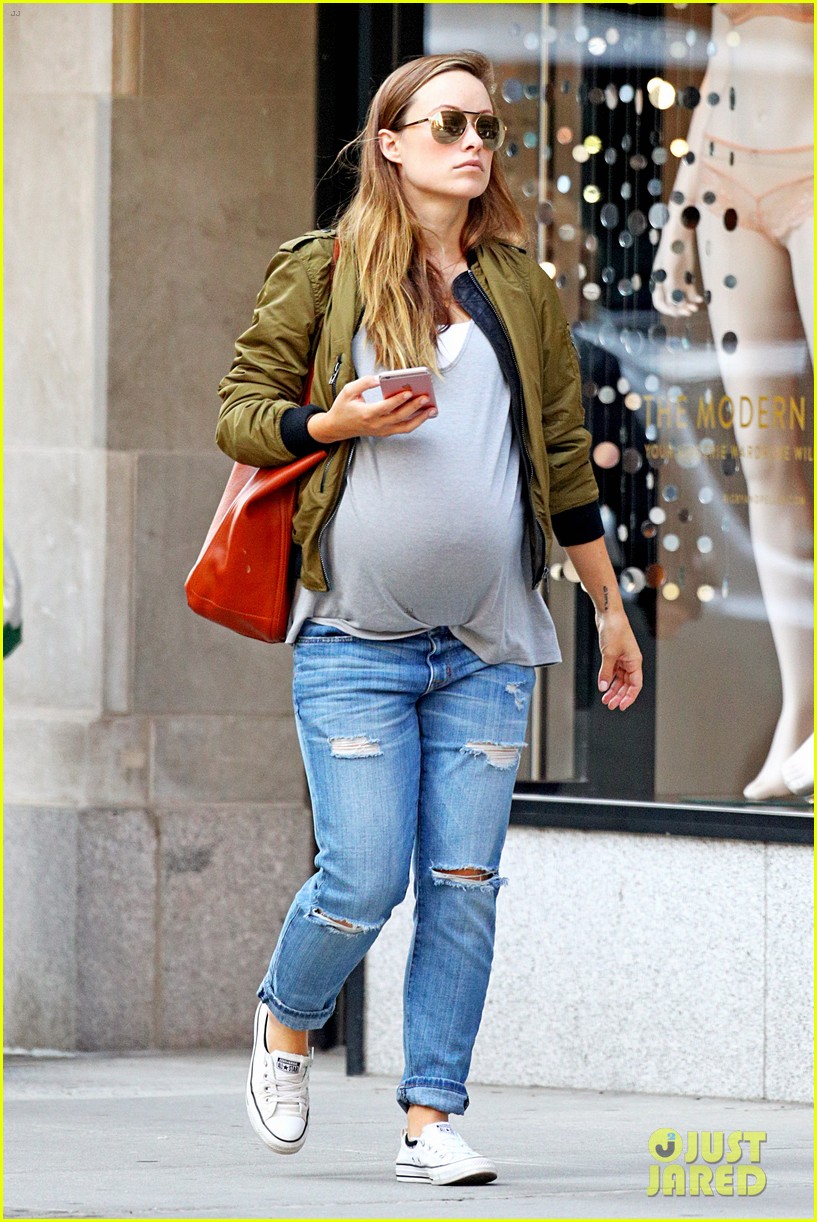 [Image: pregnant-olivia-wilde-large-baby-bump-11.jpg]