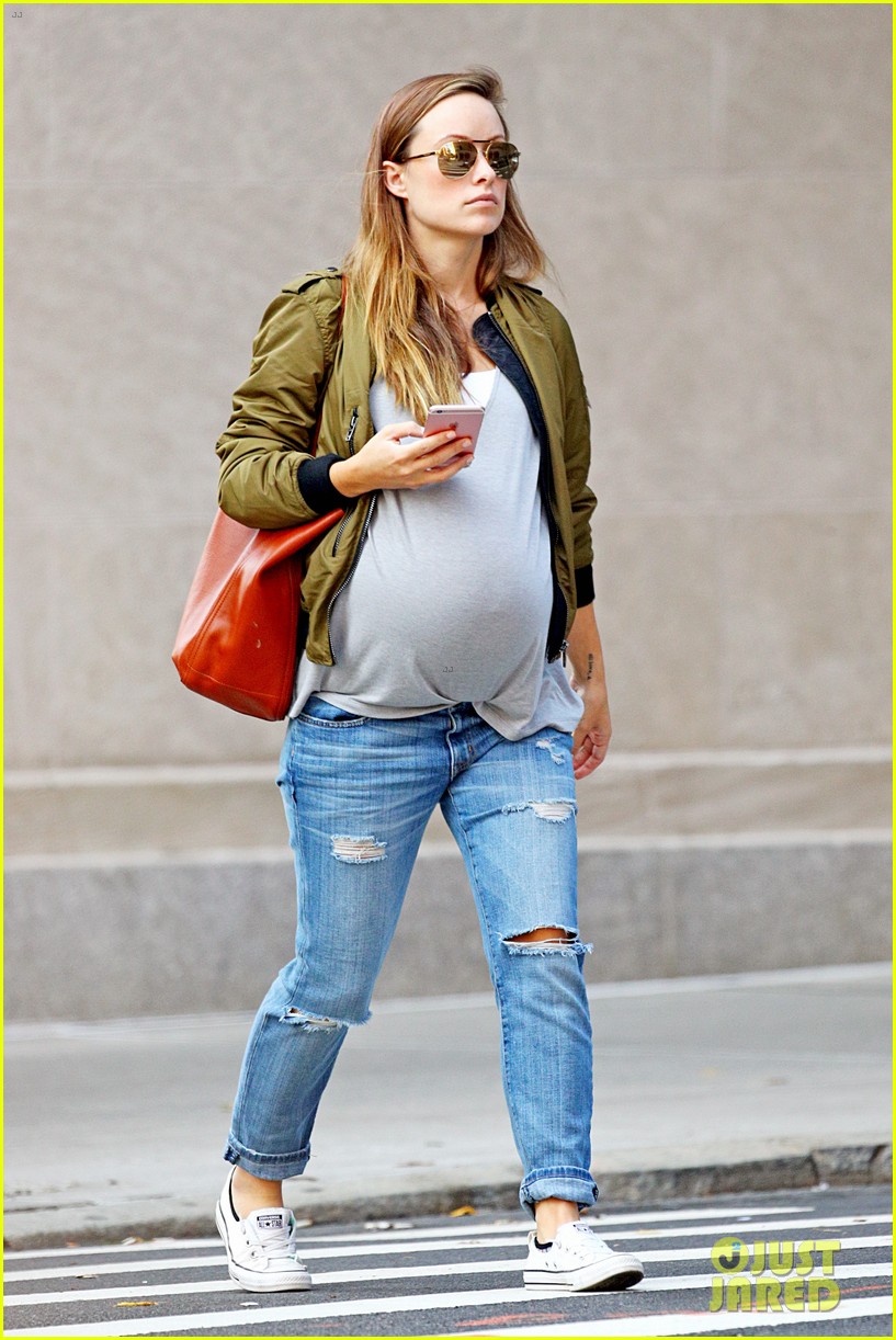 [Image: pregnant-olivia-wilde-large-baby-bump-14.jpg]