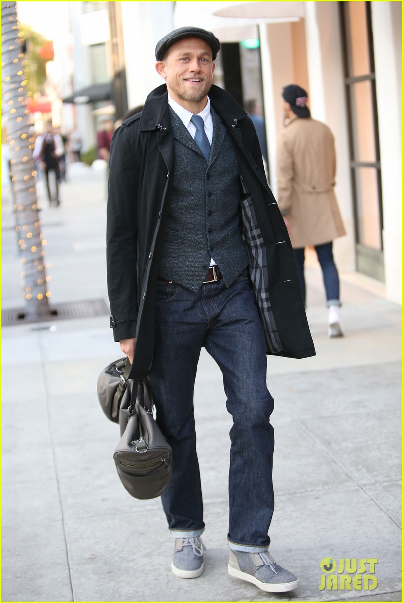dapper-charlie-hunnam-uses-rodeo-drive-a