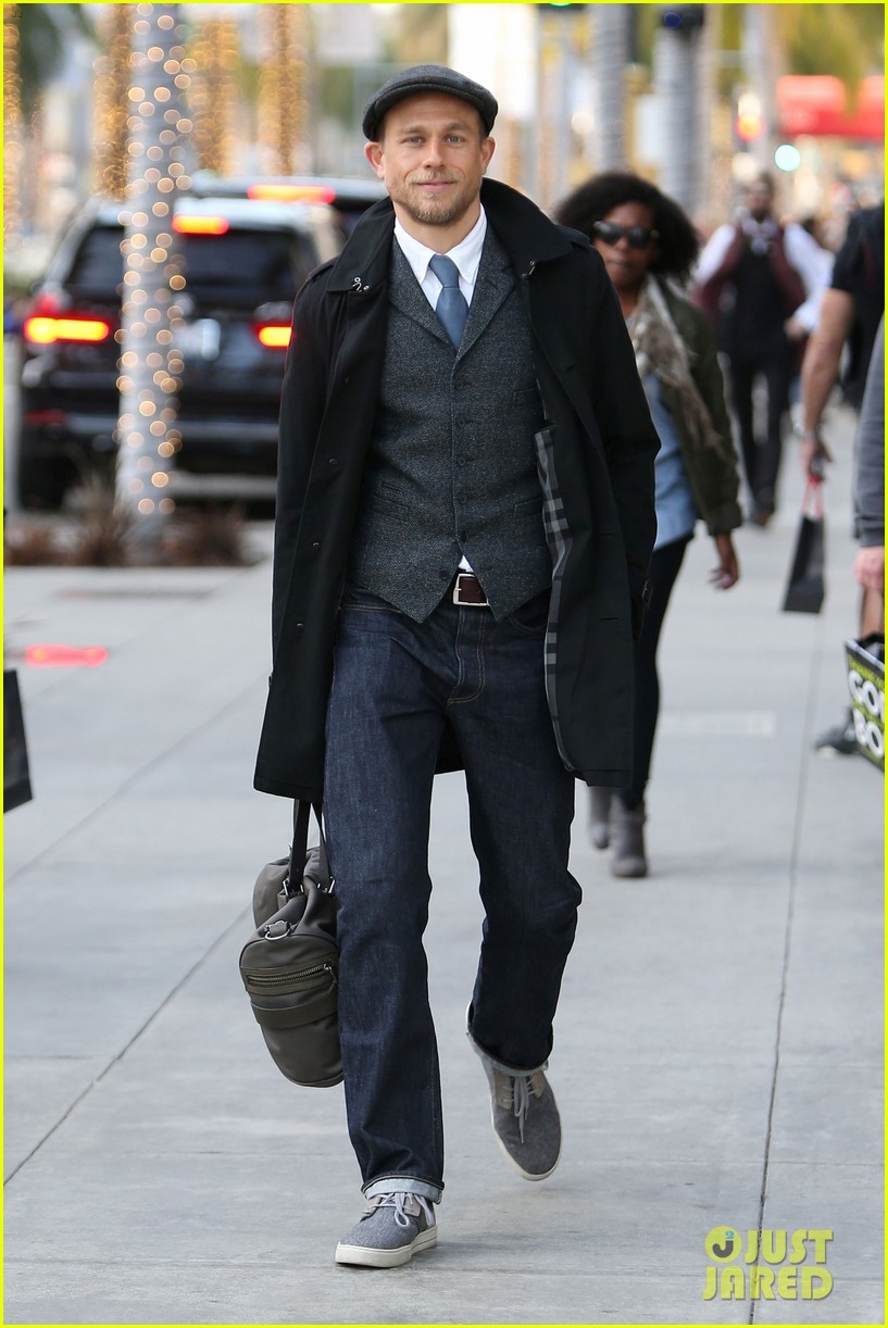 dapper-charlie-hunnam-uses-rodeo-drive-a