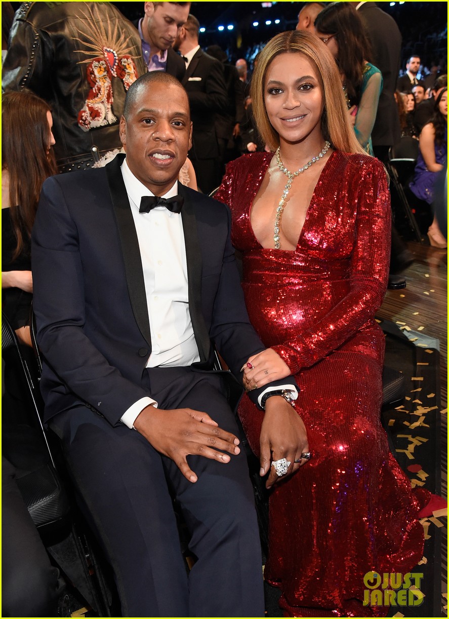 pregnant-beyonce-stuns-in-red-dress-at-grammys-2017-with-jay-z-03.jpg