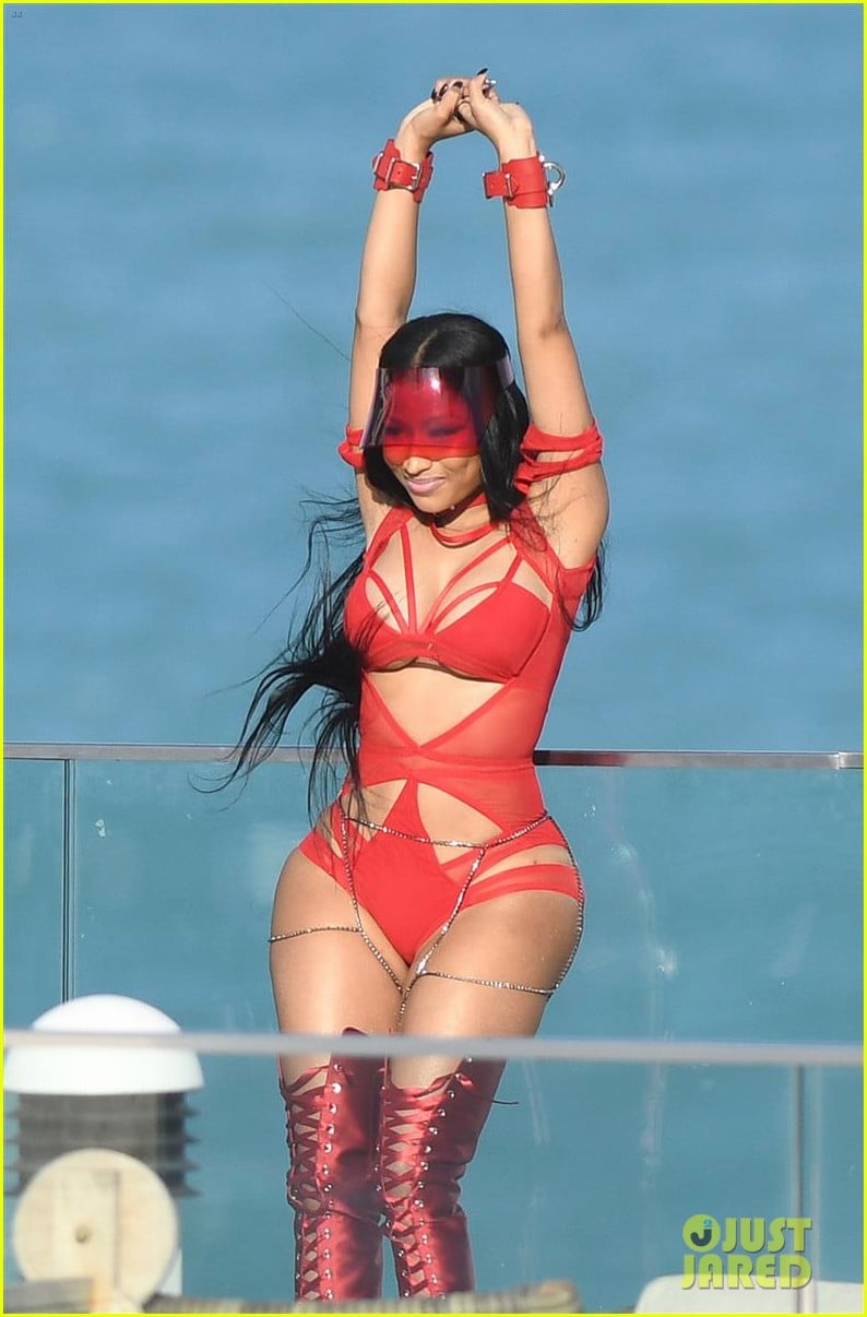 Nicki Minaj Wears Sexy Cut Out Swimsuit To Film New Video Photo 
