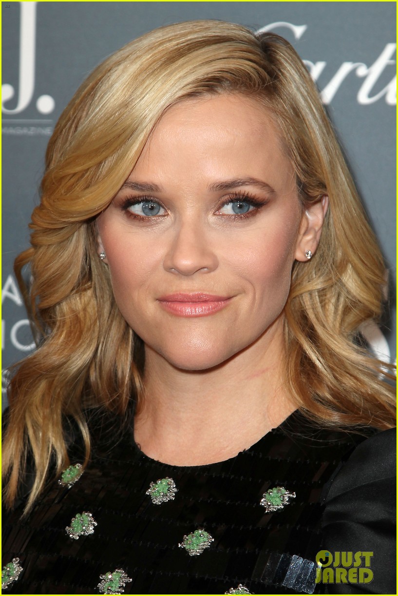 reese-witherspoon-ava-phillippe-celebrate-her-wsj-cover-at-innovator-awards-06.JPG