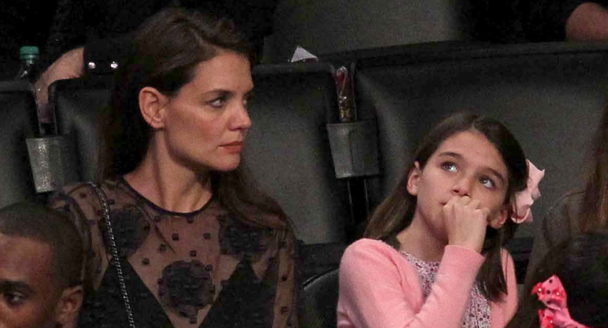 Katie Holmes & Daughter Suri Catch the Lakers Game!