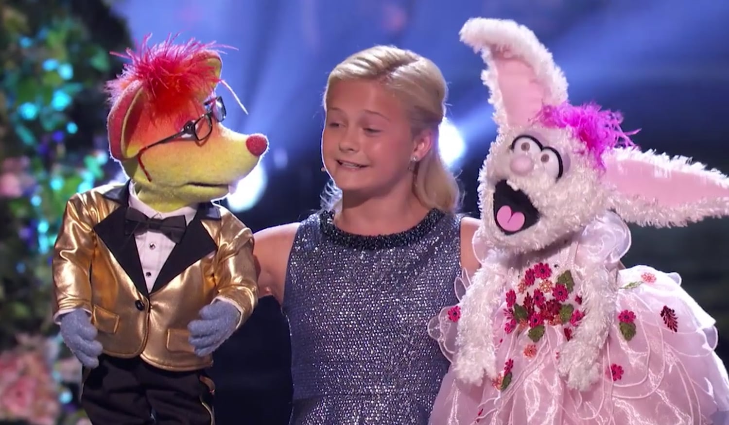 Darci Lynne Farmer &amp; Her Two Puppets Sing a Beatles Song