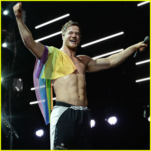 Dan Reynolds Shows Off Eight Pack During Imagine Dragons Show
