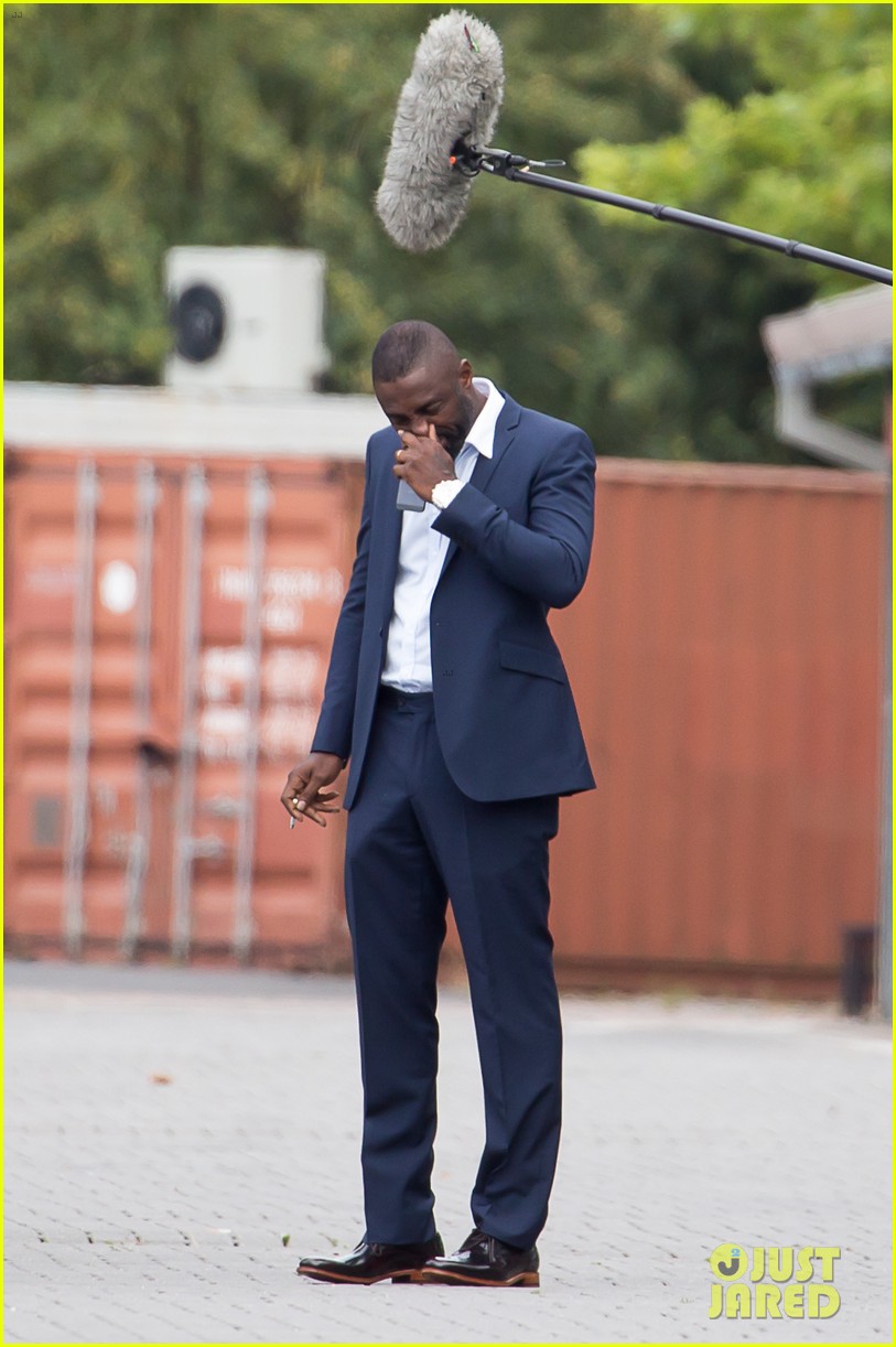 Idris Elba Explains the Mystery Bulge in His Pants - What Is It.